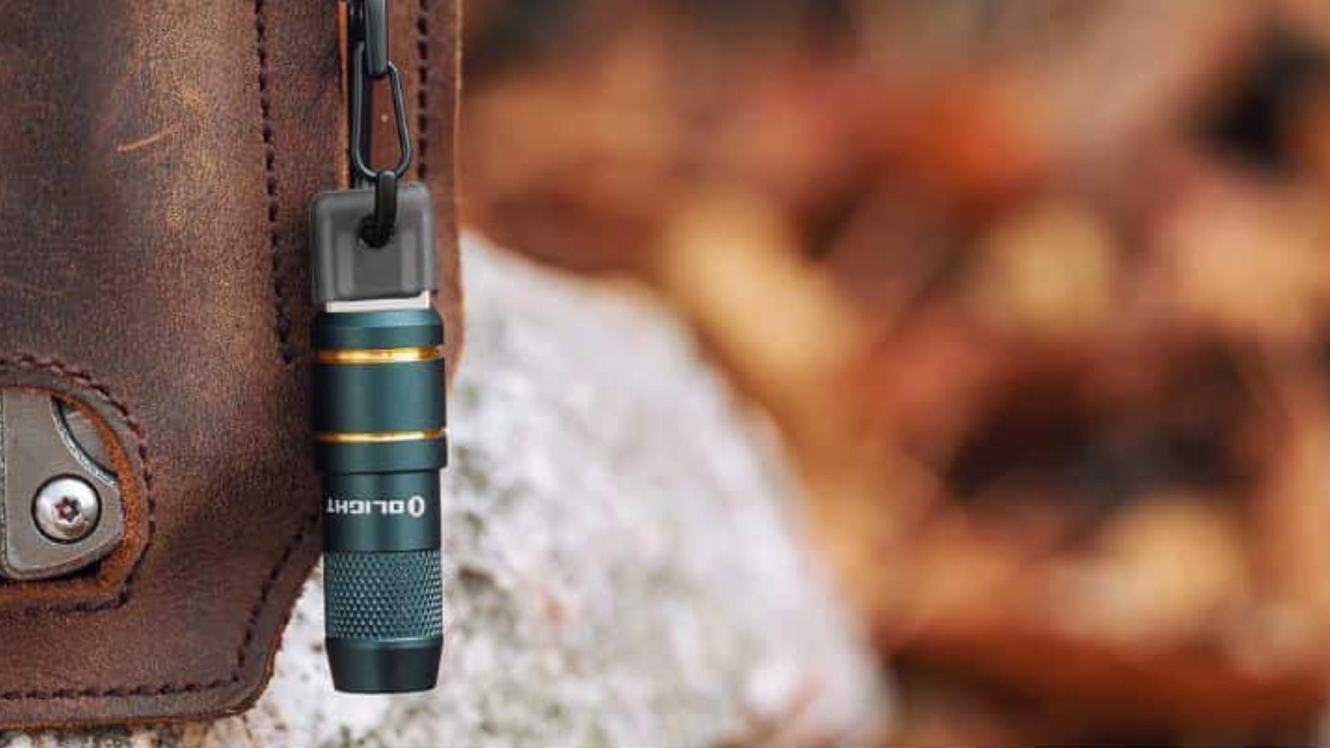Imini 比手指還小的手電筒!Olight imini 2拔下就亮,防摔防水找東西超方便。 - iGood 愛好物